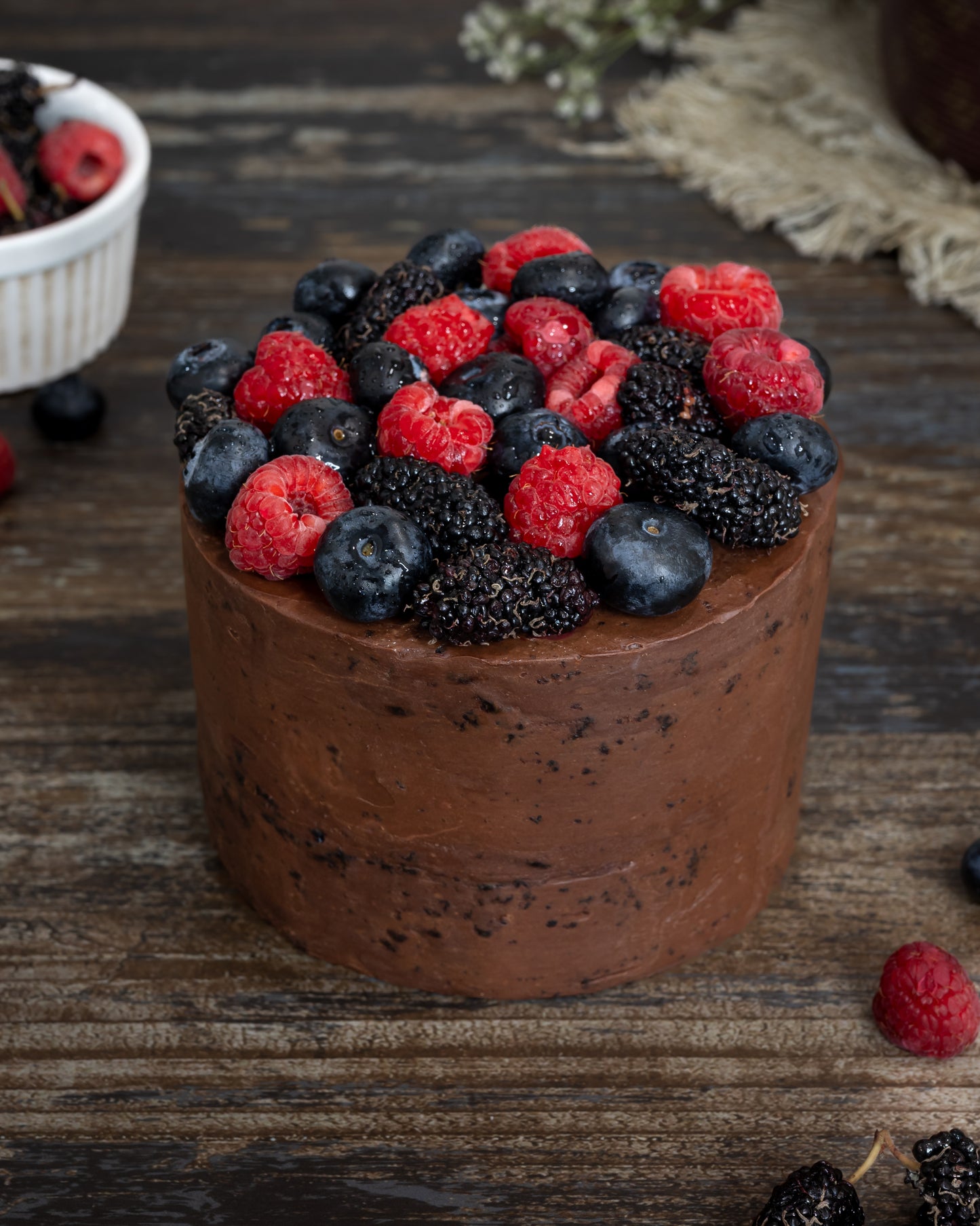 Summer Berry Cake (Eggless)