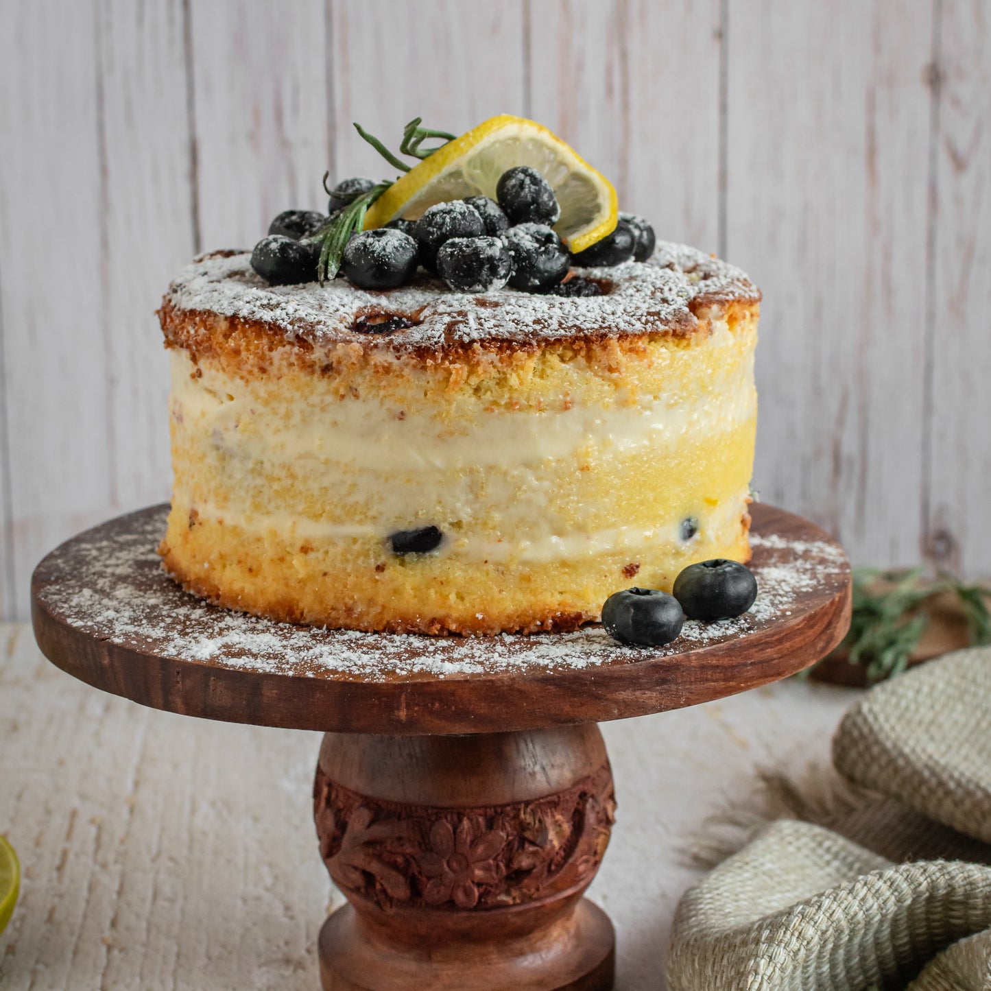 Lemon bluberry flourless cake with Frosting