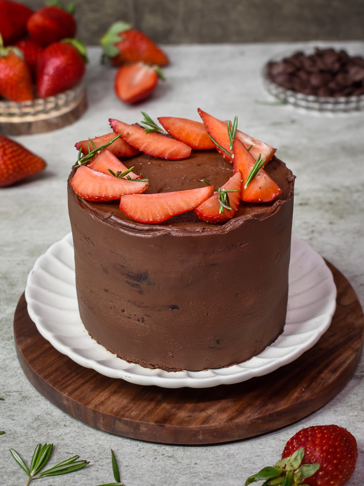 Dark Chocolate Strawberry Cake – Eggless