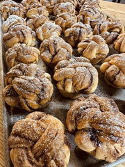 Cinnamon swirl knots by Weirdough