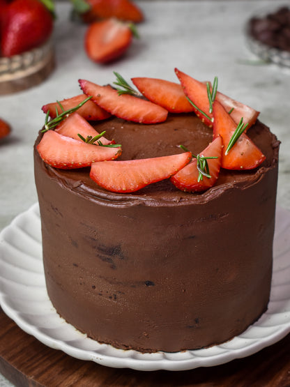 Dark Chocolate Strawberry Cake – Eggless
