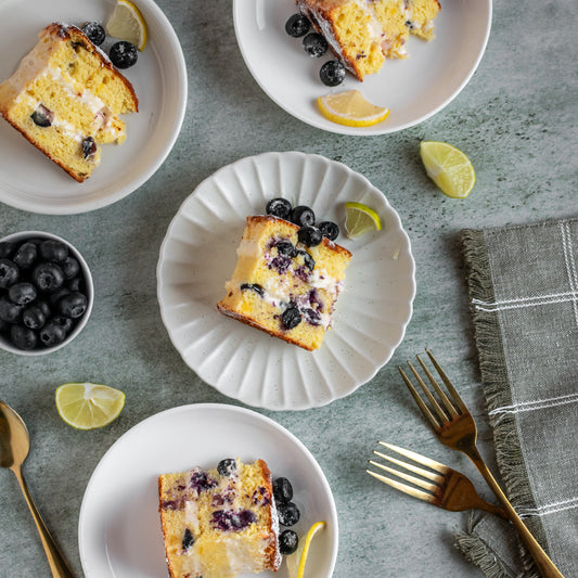 Lemon bluberry flourless cake with Frosting