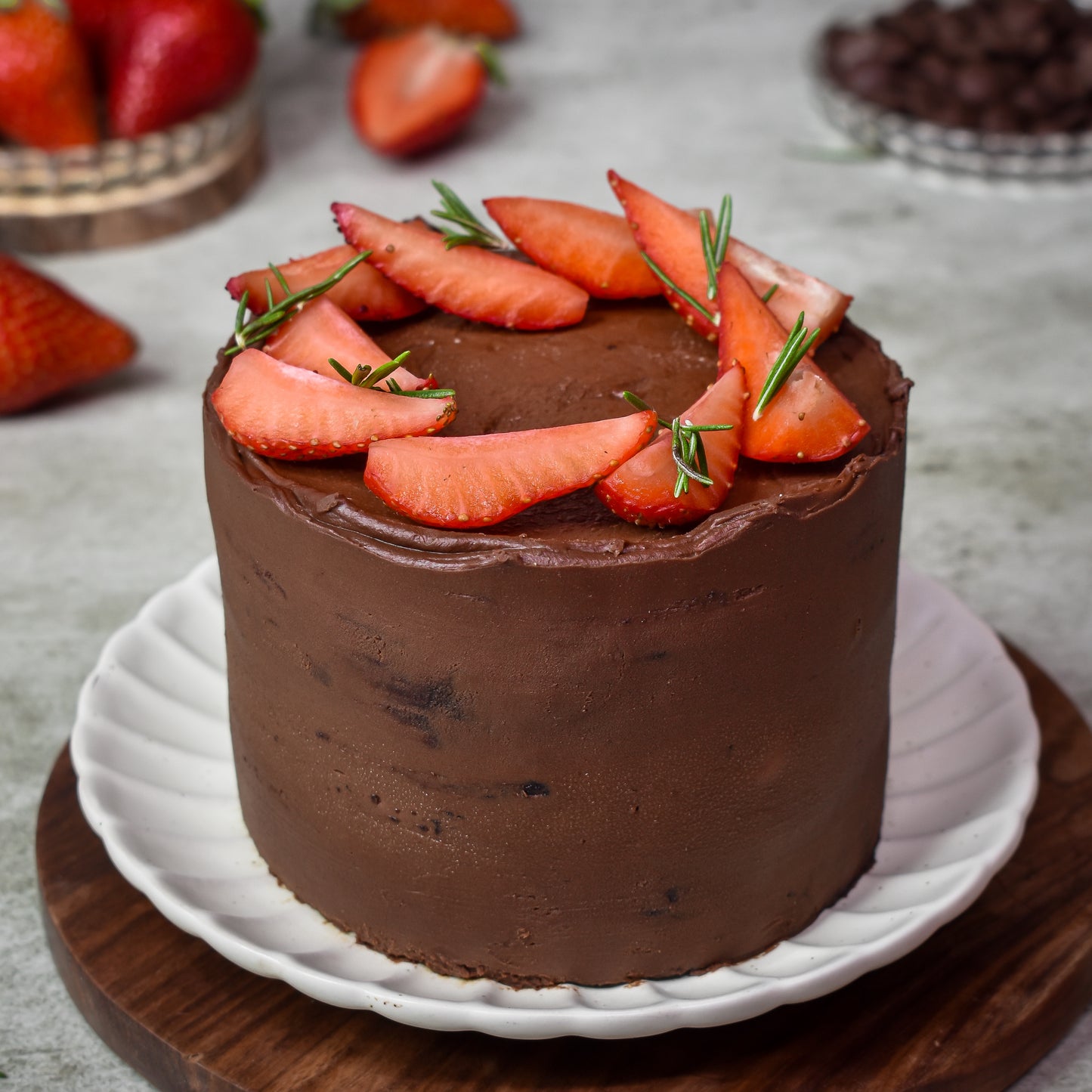Dark Chocolate Strawberry Cake – Eggless