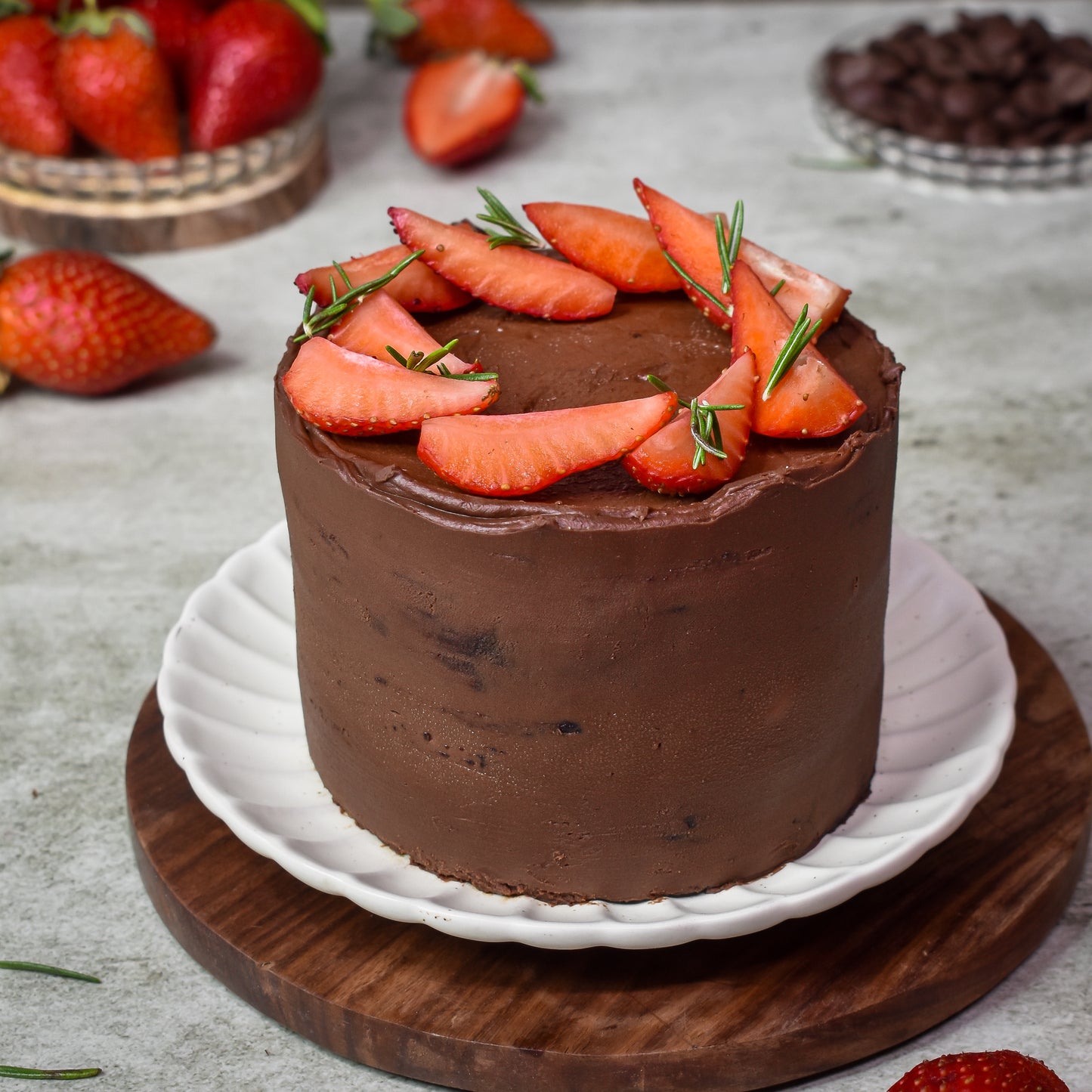 Dark Chocolate Strawberry Cake – Eggless