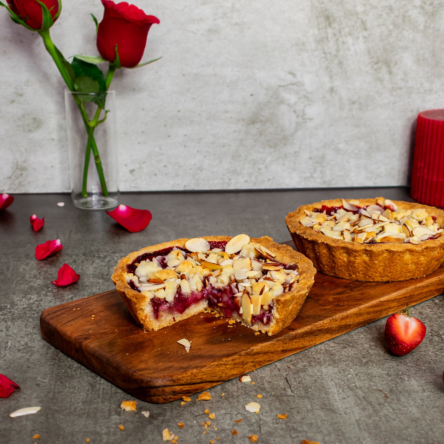 Strawberry almond crumble pie