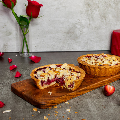 Strawberry almond crumble pie