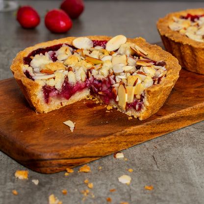 Strawberry almond crumble pie